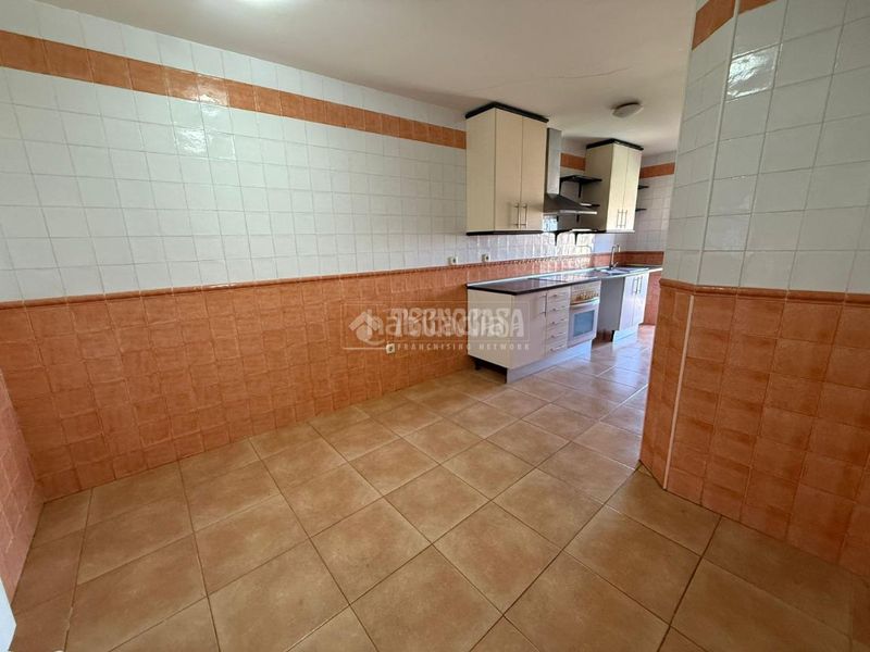 Foto 94582e6b-2e4f-466c-851b-a75db1a9b27c. Piso  en venta en Almorox