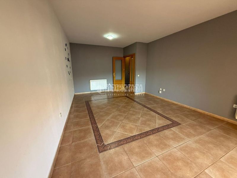 Foto a802f55c-3687-4458-a69f-e7e77b0e77cc. Piso  en venta en Almorox