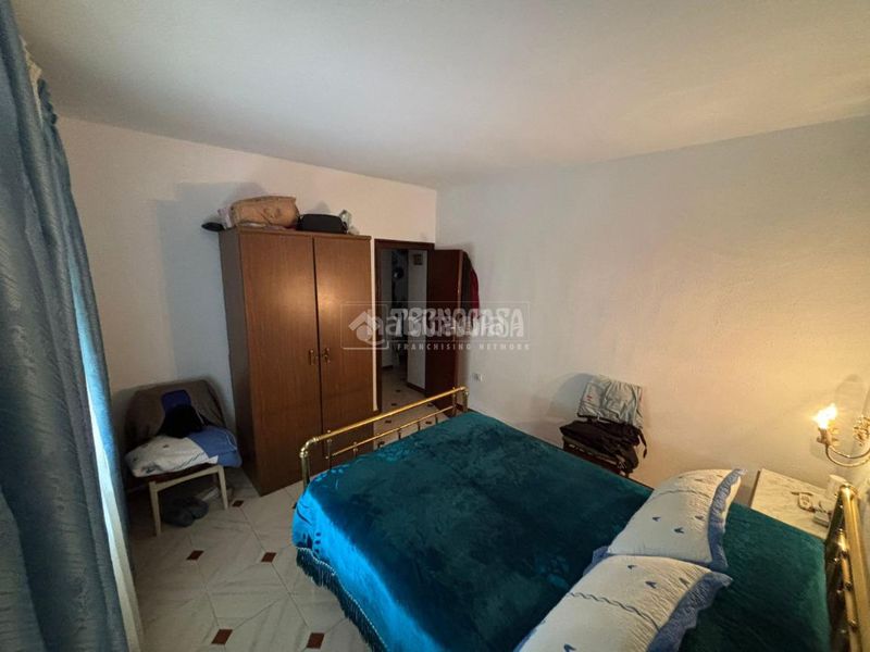 Foto 395ebd66-1048-438b-9542-e16f626b305a. Casa aparellada amb aparcament a Escalona