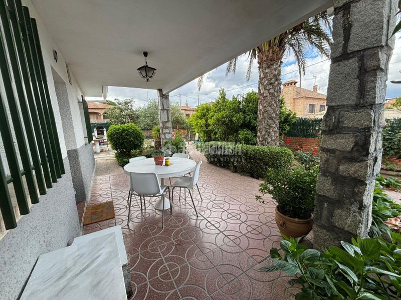 Foto 4e0ba750-8146-42fb-9b43-77fbdf767da8. Casa aparellada amb aparcament a Escalona