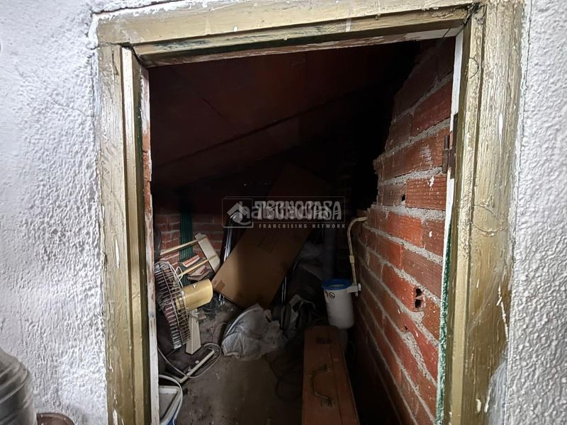 Foto 929ae800-4d82-41e6-a1c5-fad5d363293e. Casa aparellada amb aparcament a Escalona