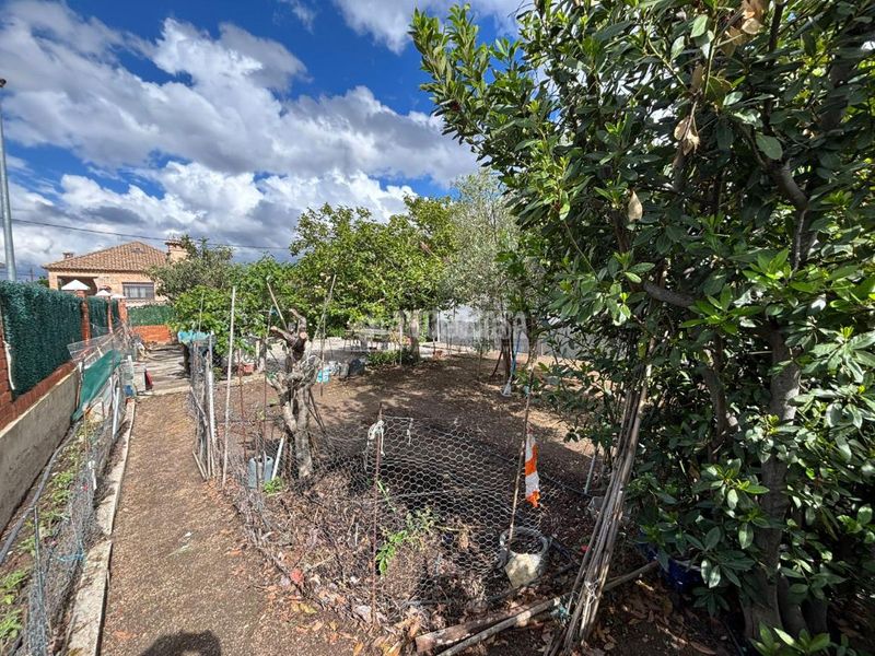 Foto 9b01aa18-d785-4fb8-b287-635565084a75. Casa aparellada amb aparcament a Escalona