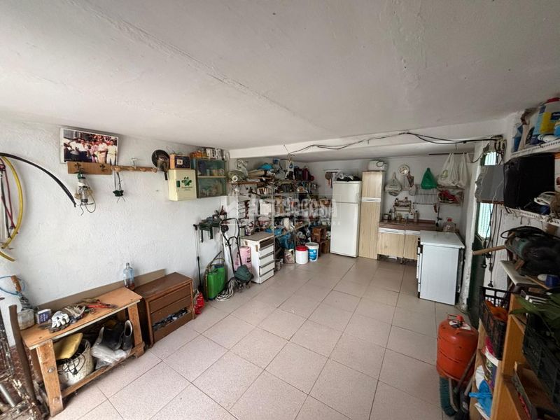 Foto b5a583da-7a4e-428e-b47e-b89d998a9009. Casa aparellada amb aparcament a Escalona