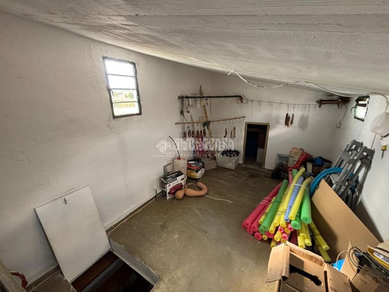 Foto b9c1198e-e1f9-432f-b28b-ce7fcbe46303. Casa aparellada amb aparcament a Escalona