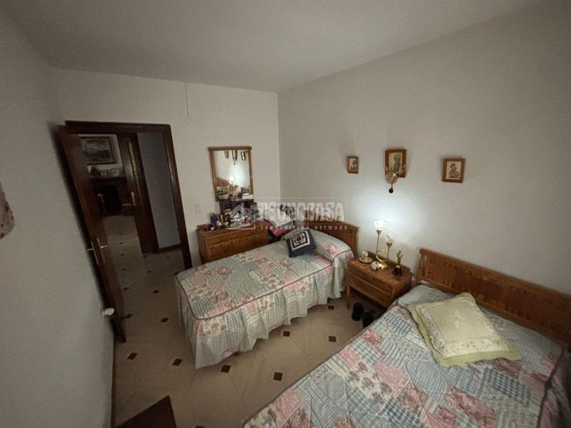 Foto bff30fb9-5a4b-43cd-9e97-b012e7bdaf34. Casa aparellada amb aparcament a Escalona