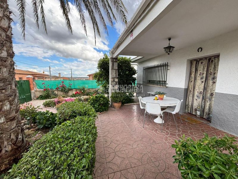 Foto d0f47cbd-7ee7-4685-86ac-0d33f839ab08. Casa aparellada amb aparcament a Escalona