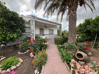 Maison jumelée à Escalona. Casa en venta en escalona