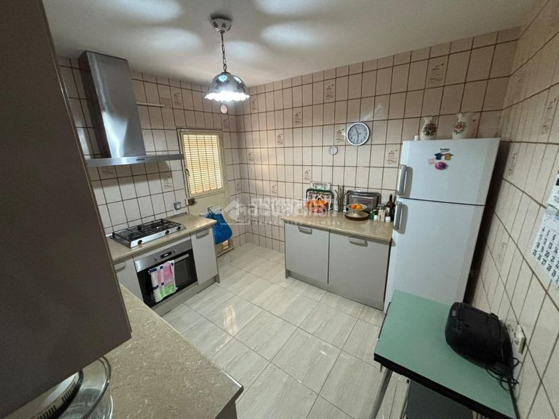 Foto fdd993ab-0650-40c4-a6af-9ea5c76d5596. Casa aparellada amb aparcament a Escalona