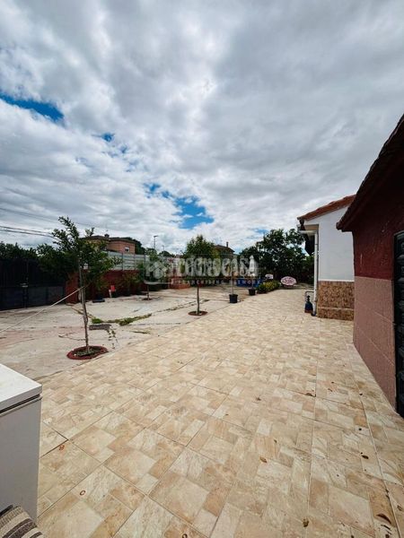 Foto a25178ca-13cf-44f7-8411-966540834348. Casa amb aparcament a Escalona