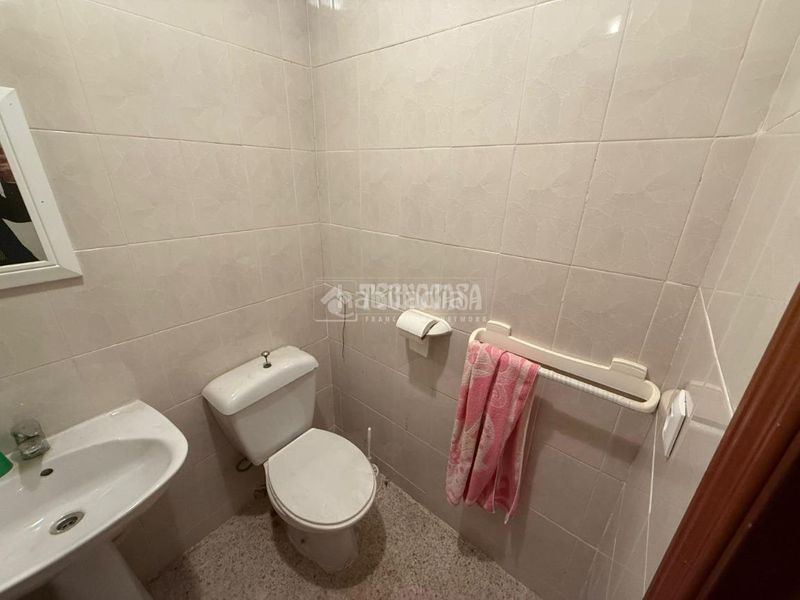 Foto b36db15f-335d-44c9-8594-70ca00f4d6e7. Casa aparellada a Almorox