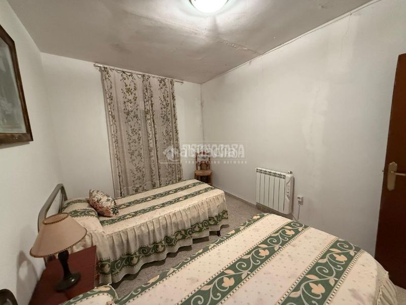 Foto de5bc285-2a1b-4533-b793-848103b5dd85. Casa aparellada a Almorox