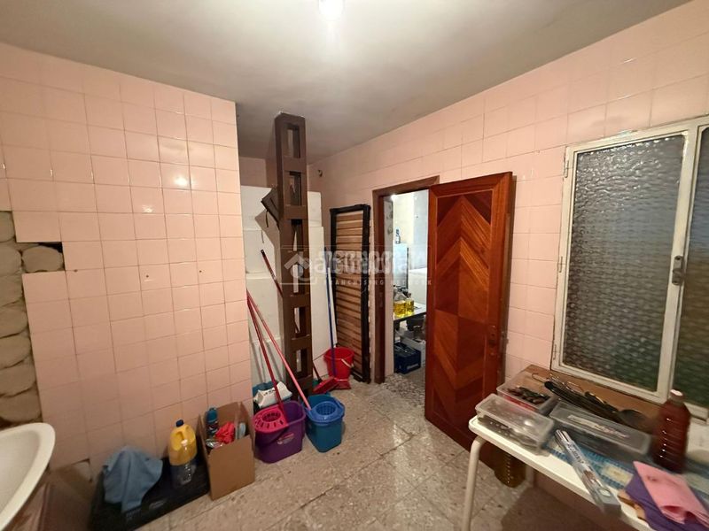 Foto 41ed95c6-f5c4-48ff-b3b4-d552fe57f7c3. Local comercial a Almorox