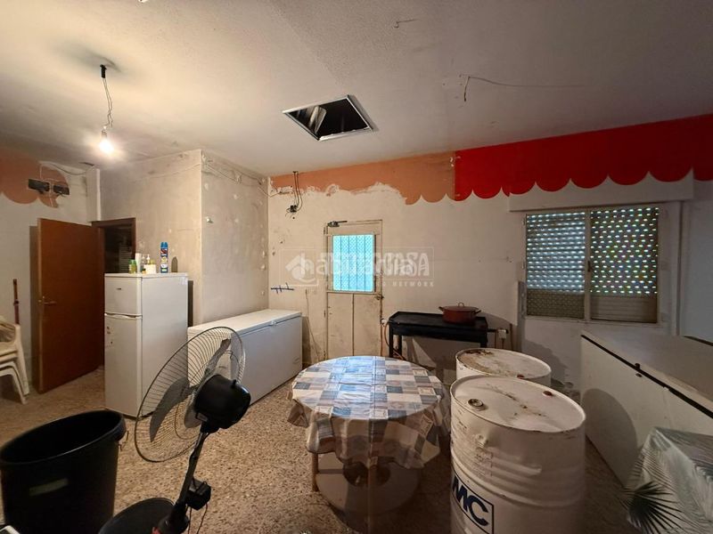 Foto db83cddf-d8fd-4e9a-b064-c758cc6eceb9. Local comercial a Almorox