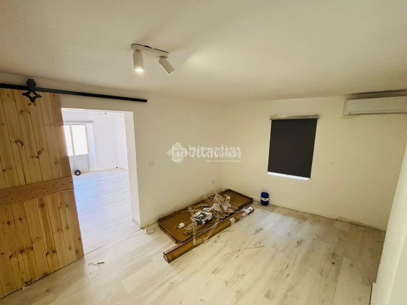 Foto 25def23c-b966-4b17-8a51-a86a615e5d14. Casa aparellada a Nombela