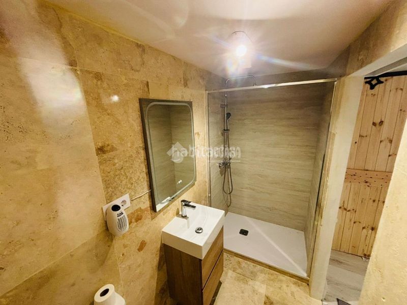 Foto 50ad6076-fec8-4d89-a303-451ed5c96411. Casa aparellada a Nombela