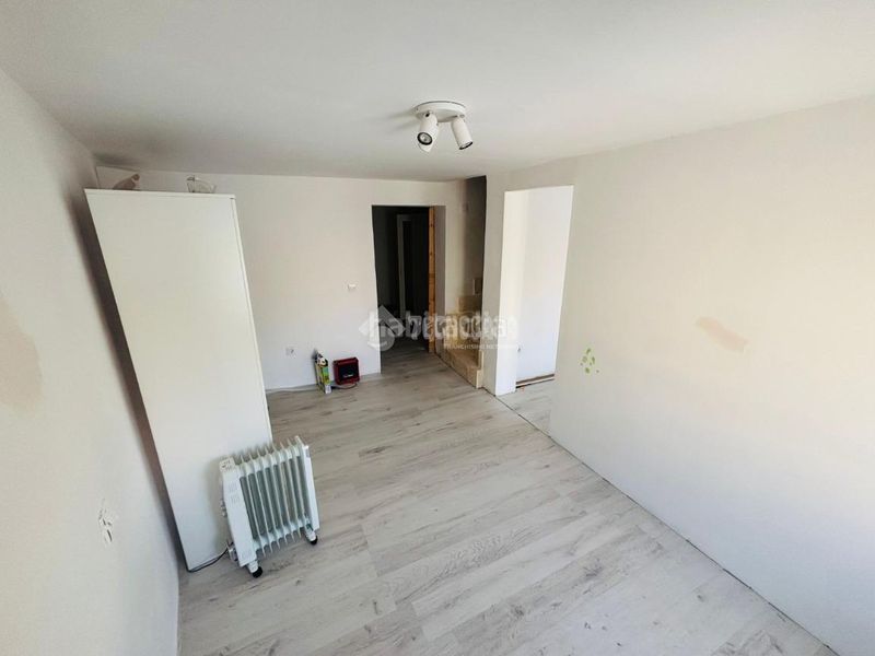 Foto 587c2751-1037-4fa4-b752-1e70725a9451. Casa aparellada a Nombela