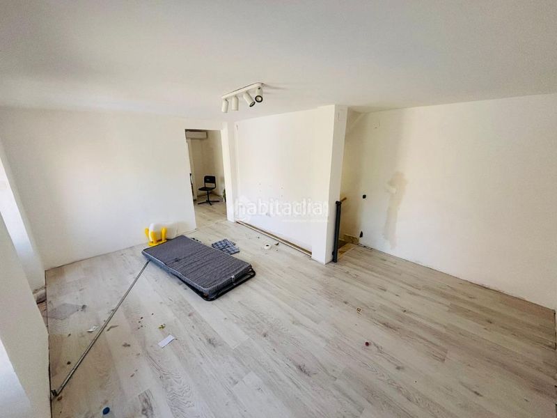 Foto 6273cf77-ec33-46fd-98a6-77dd7a08c998. Casa aparellada a Nombela