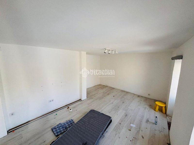 Foto a9dddac1-8fe8-44cf-af82-2a9973a0f77b. Casa aparellada a Nombela