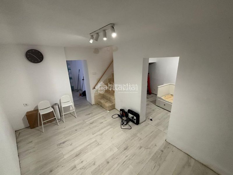 Foto b357543b-b444-4995-b9af-5c074a20551e. Casa aparellada a Nombela