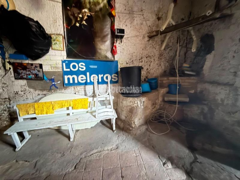 Foto f8338c3a-5dd4-444f-86e4-ac9096986b14. Casa aparellada a Almorox