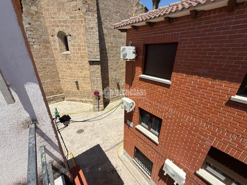 Foto 1b5170f6-c83c-41cf-8a02-2867a418f4c4. Casa aparellada amb calefacció a Almorox
