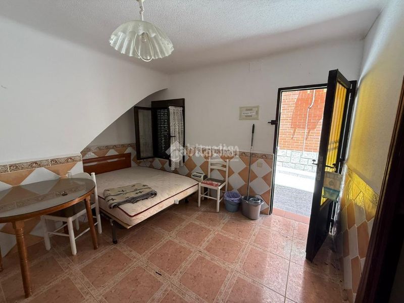 Foto 4c02e391-c1da-4346-a872-097c687c0dfd. Casa aparellada amb calefacció a Almorox