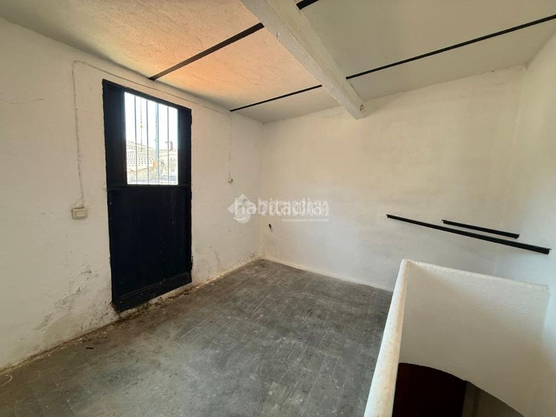 Foto d4ba4a09-cd00-44e9-a67f-1b4047df0423. Casa aparellada amb calefacció a Almorox