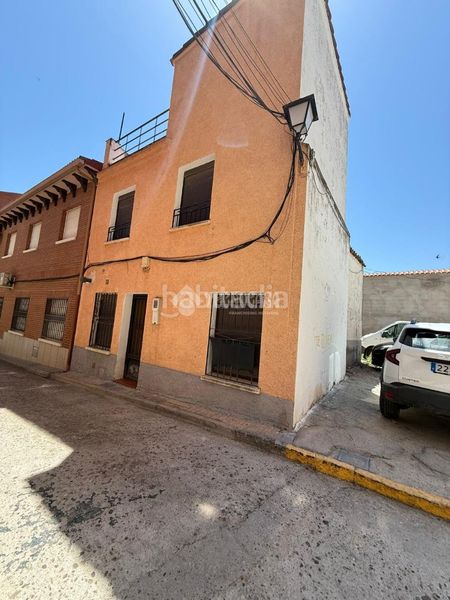 Foto d4d79885-fcee-4f61-bc2d-da00911a8400. Casa aparellada amb calefacció a Almorox