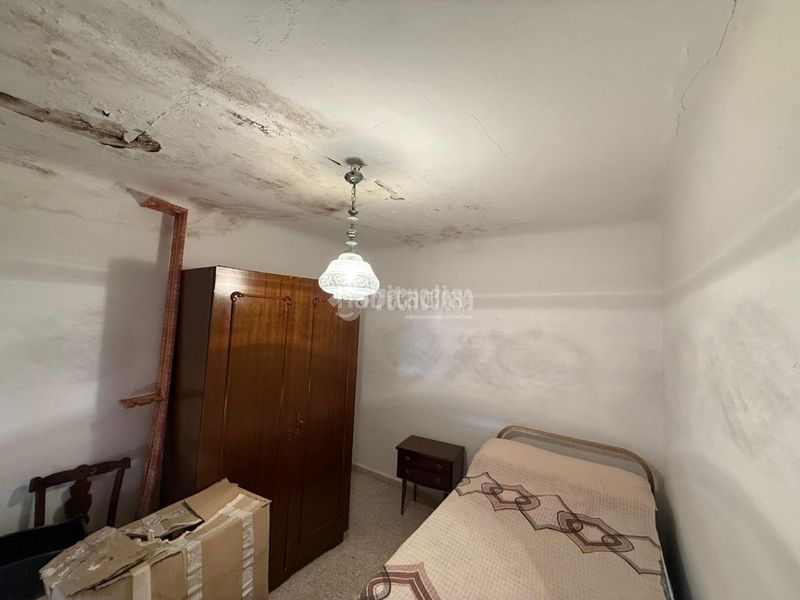 Foto f3b49c27-98a2-4225-b5b9-f97f01fae15d. Casa aparellada amb calefacció a Almorox