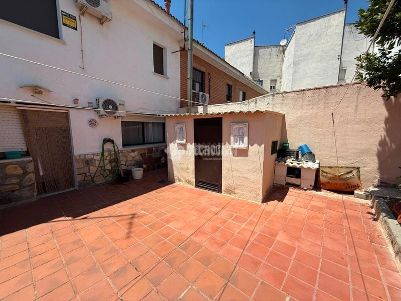 Foto 401bad9f-c276-4db9-9752-4fc6ec38da33. Casa aparellada amb calefacció aparcament a Almorox
