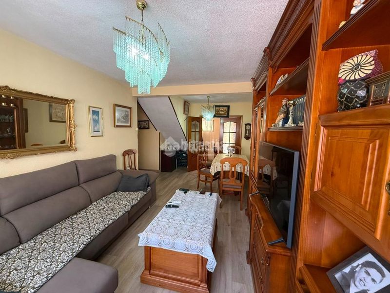 Foto 52f36334-8f87-4077-92bd-920dbb3ba8fd. Casa aparellada amb calefacció aparcament a Almorox