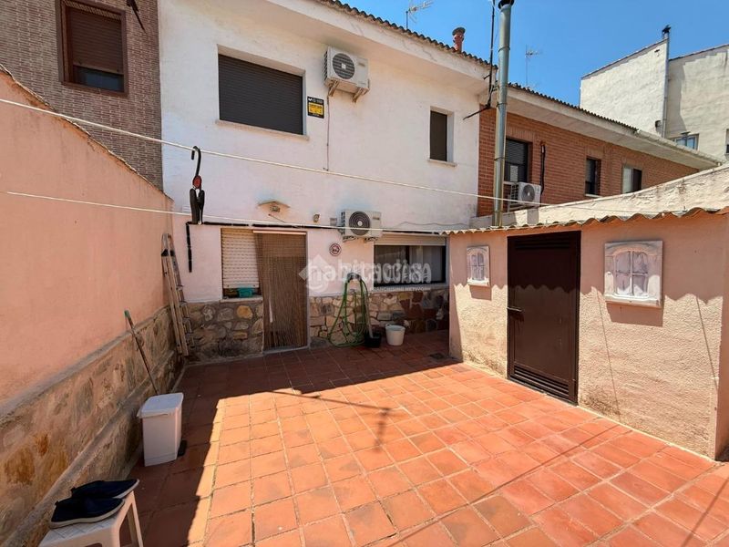 Foto 59bd8b95-4ab1-4f20-ac7d-d46eb13116b4. Casa aparellada amb calefacció aparcament a Almorox