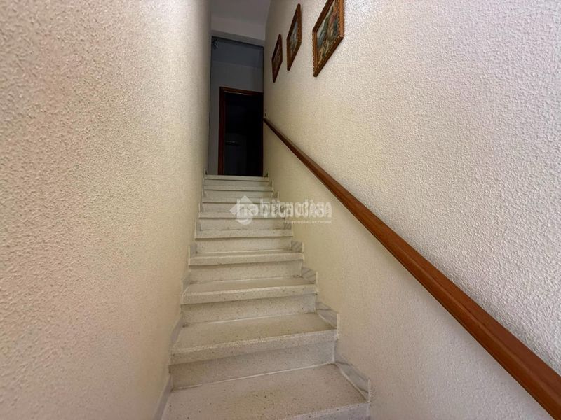Foto 9b81f8b3-b448-4157-8397-c854055dd8de. Casa aparellada amb calefacció aparcament a Almorox