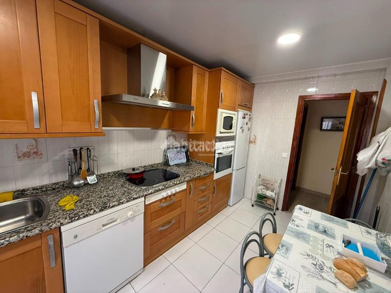 Foto ee0fb815-34ed-4615-b6cb-80c854c8674c. Casa aparellada amb calefacció aparcament a Almorox