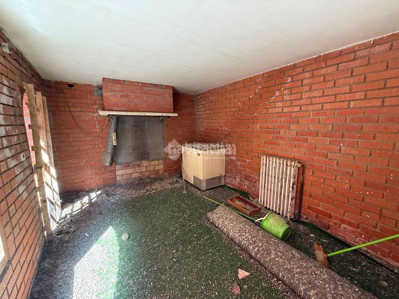 Foto a1b28bfe-9fe7-42f6-9b3d-32207a028bf8. Casa aparellada amb calefacció a Almorox