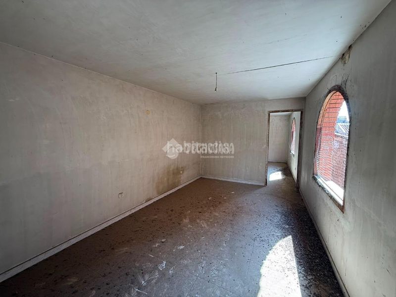 Foto b5f486a5-b625-4098-89b0-08c184be8895. Casa aparellada amb calefacció a Almorox