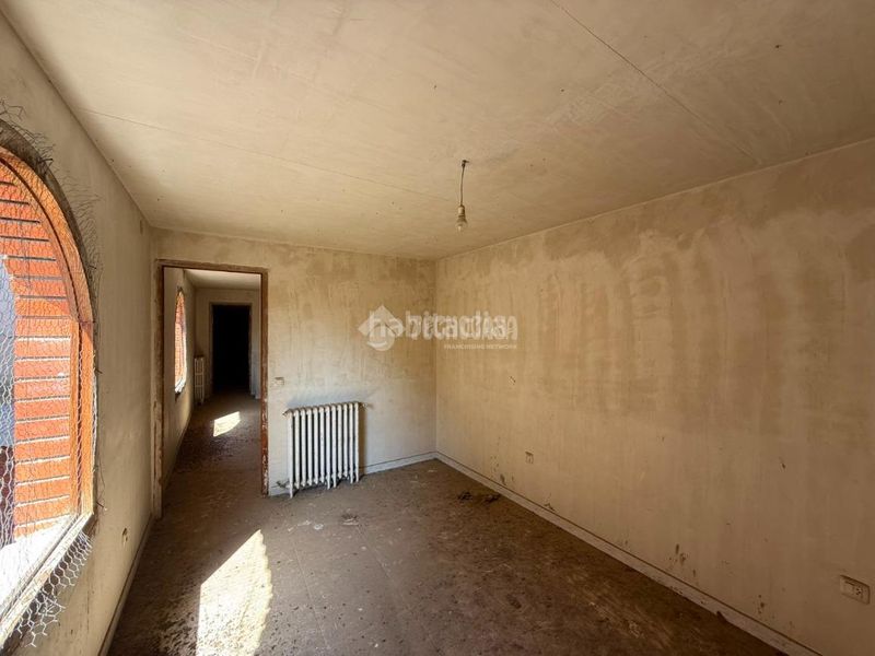 Foto c6c4e787-1424-4158-90d3-53f17350fd76. Casa aparellada amb calefacció a Almorox