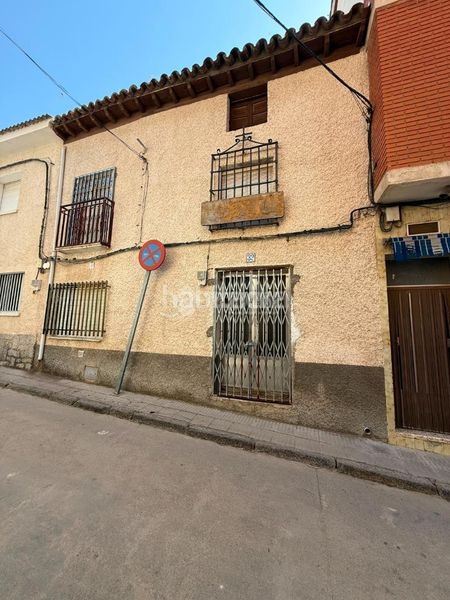 Foto f00f3123-ca93-4349-9ef0-d6bfae14e65a. Casa aparellada amb calefacció a Almorox