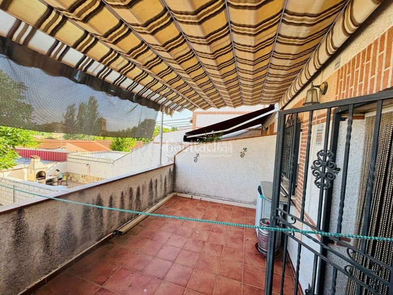 Foto 4b7d398a-c439-488d-8407-0588cb054b75. Casa aparellada amb calefacció a Escalona