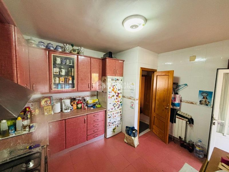 Foto 72761a95-1d17-4f12-b543-d4132e8c2019. Casa aparellada amb calefacció a Escalona