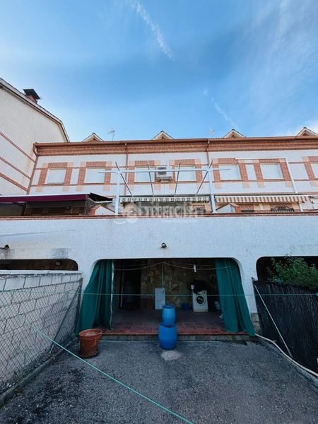 Foto a2781e97-c7e0-4e1b-8206-518c13c9b52f. Casa aparellada amb calefacció a Escalona
