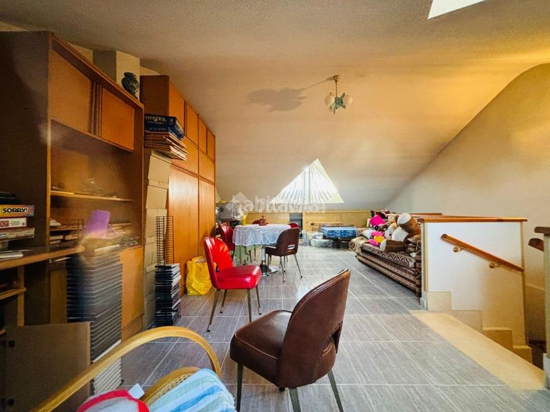 Foto a725611f-bc51-4cd0-b64d-37de89d0c827. Casa aparellada amb calefacció a Escalona