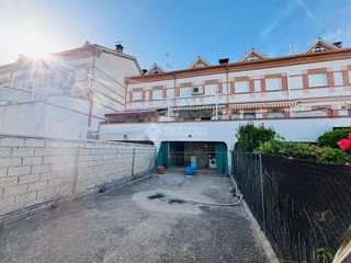 Towny house in Escalona. Casa en venta en escalona