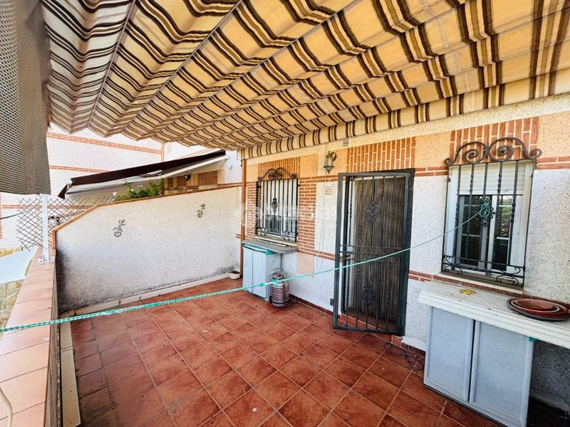 Foto df3a3422-c533-466a-8ee4-aa46322f4ecb. Casa aparellada amb calefacció a Escalona