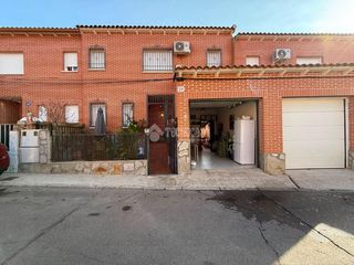 Casa aparellada a Santa Olalla. Casa en venta en santa olalla