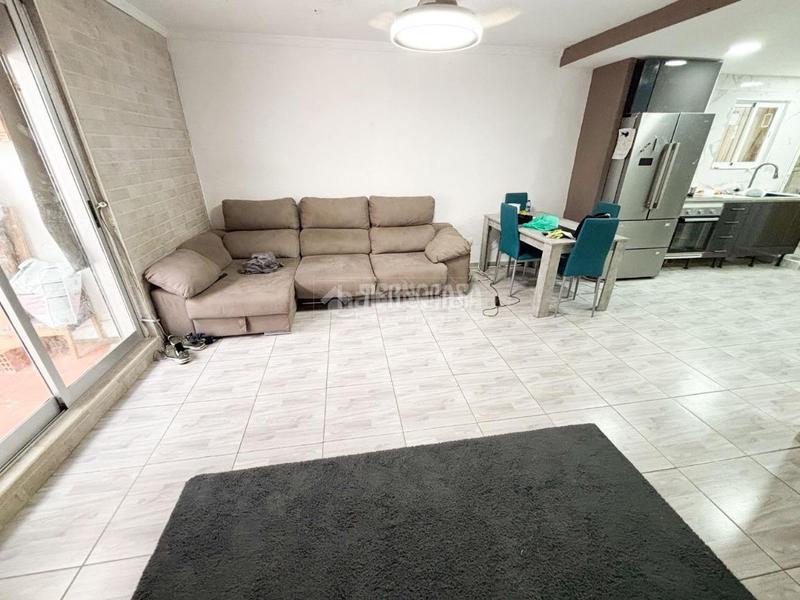 Foto 29c71e4d-f70d-4185-aaed-e444c8aaf340. Piso  en venta en Barrio Benicalap Valencia
