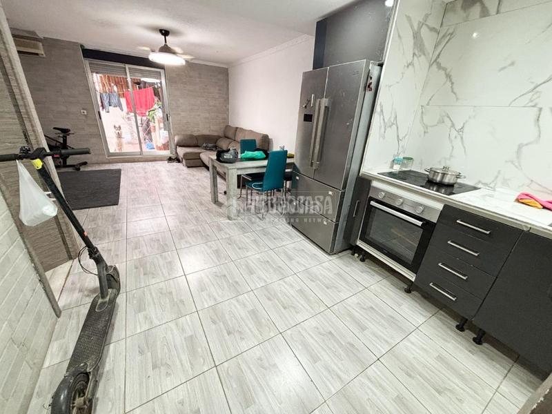 Foto c97871b3-aabf-43e5-856f-46be758b405a. Piso  en venta en Barrio Benicalap Valencia