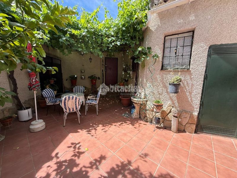 Foto 093cfa82-9329-4a18-a600-3ce93a541603. Casa aparellada amb calefacció a Lucillos