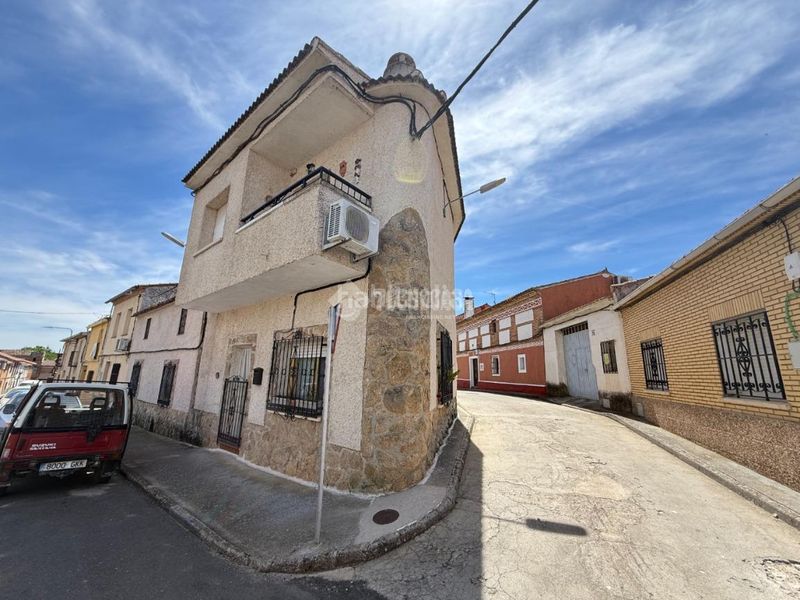 Foto 279b63bb-f860-4108-b2ac-c806d2365425. Casa aparellada amb calefacció a Lucillos