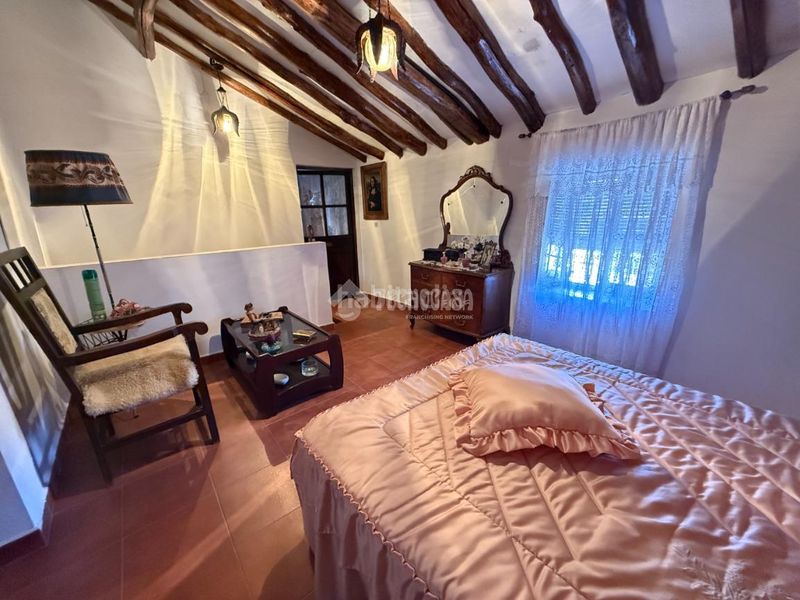 Foto 4a9d99e5-9427-47bb-9639-6ed86e893218. Casa aparellada amb calefacció a Lucillos